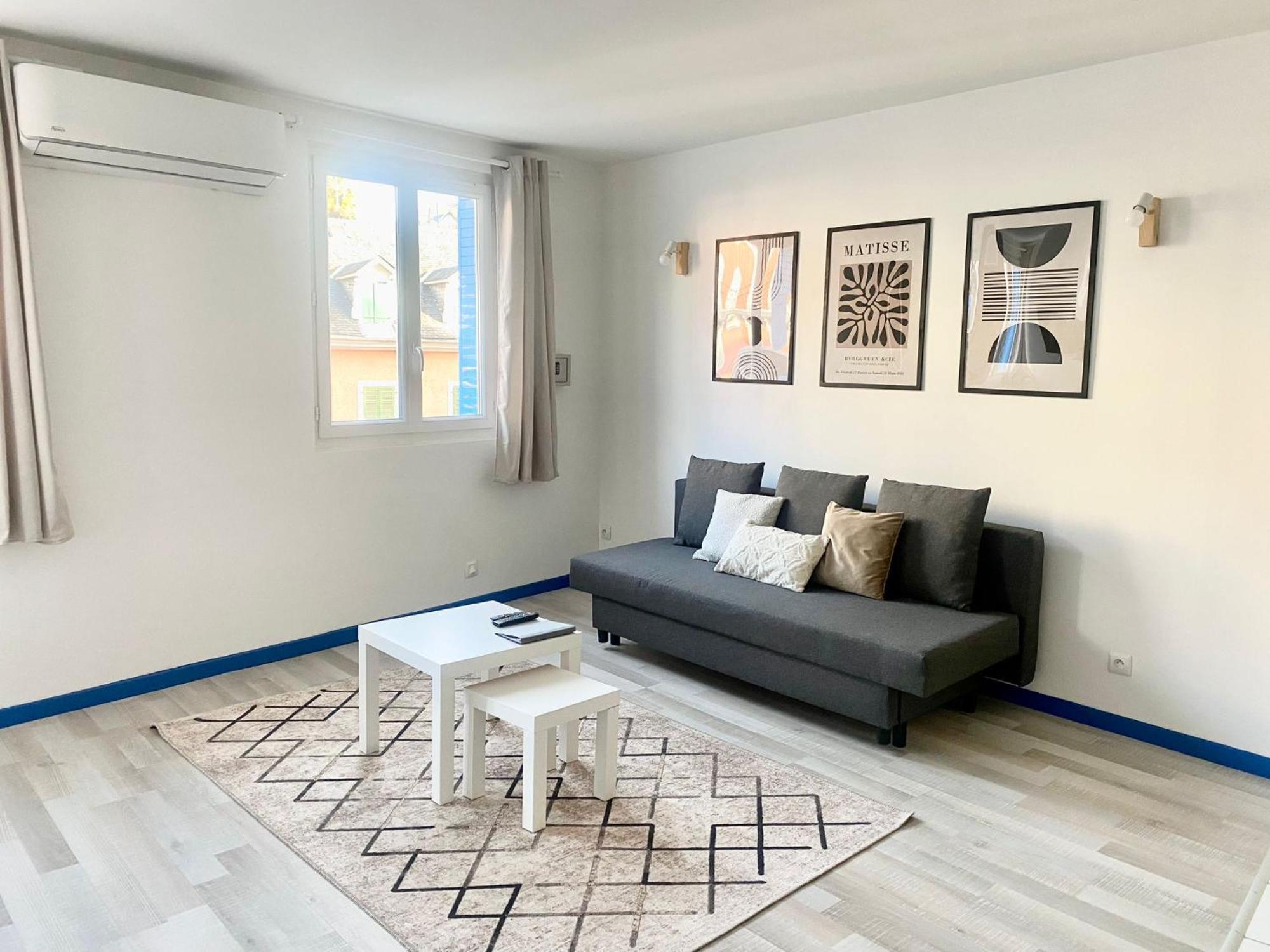 Du Bourg Apartment *